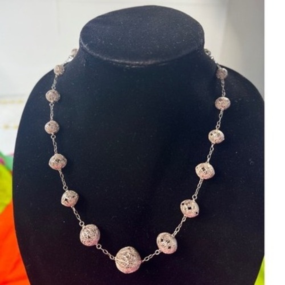 Vintage Silver Tone Filigree Ball Graduated Bead Necklace‎ 19 Inch Hook Clasp